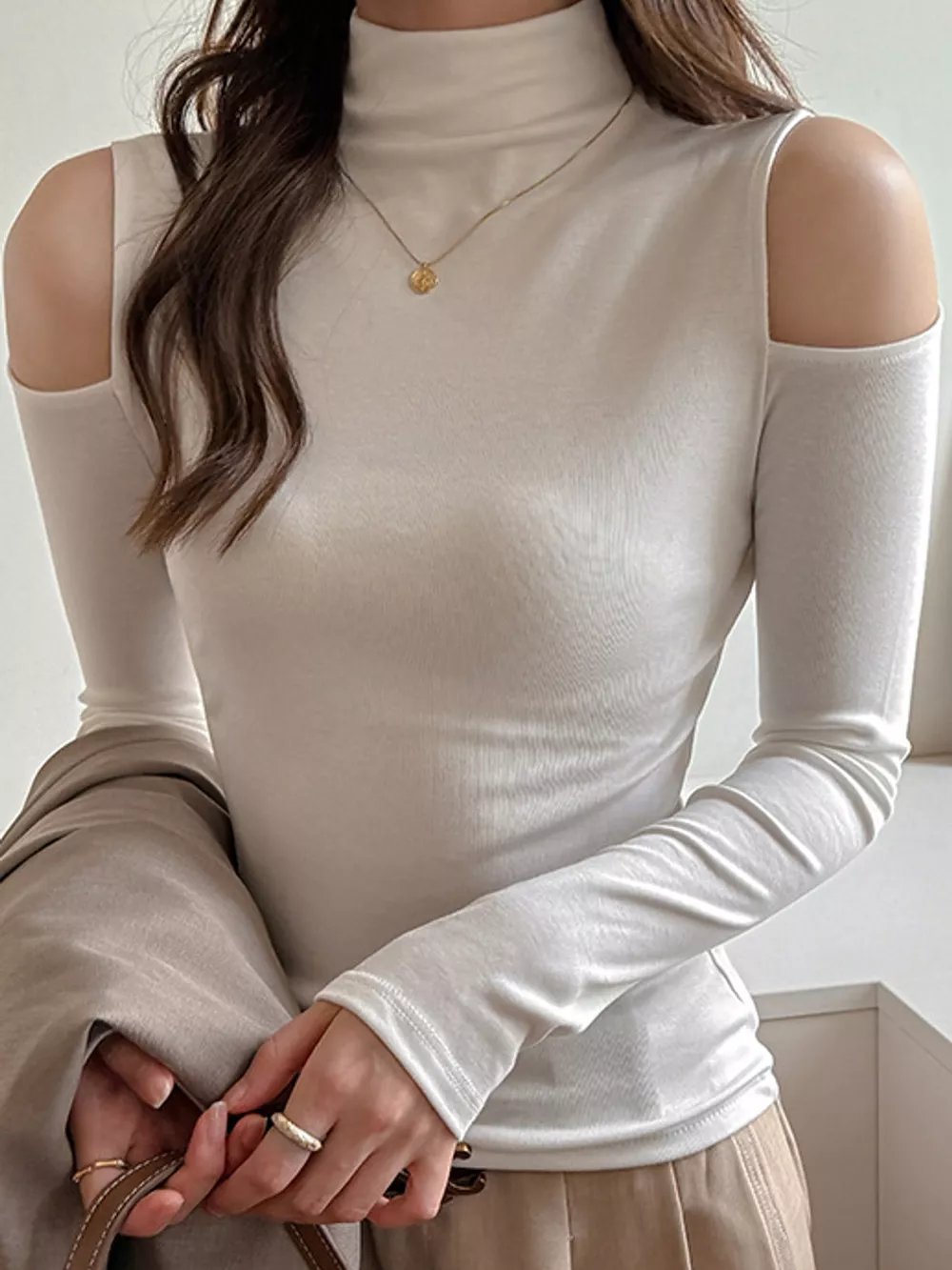 Mock Neck Cold-Shoulder Slim-Fit T-Shirt, image 4